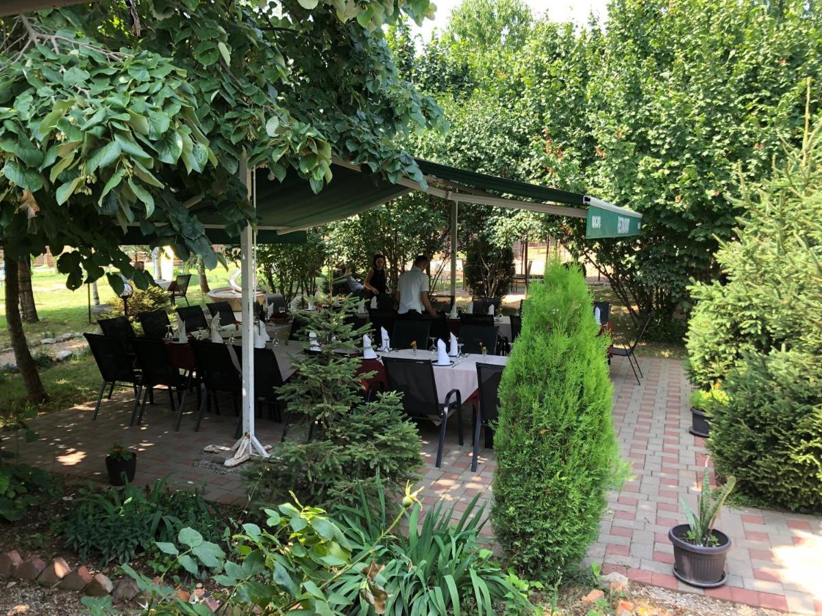 Hotel Antika Печ Екстериор снимка