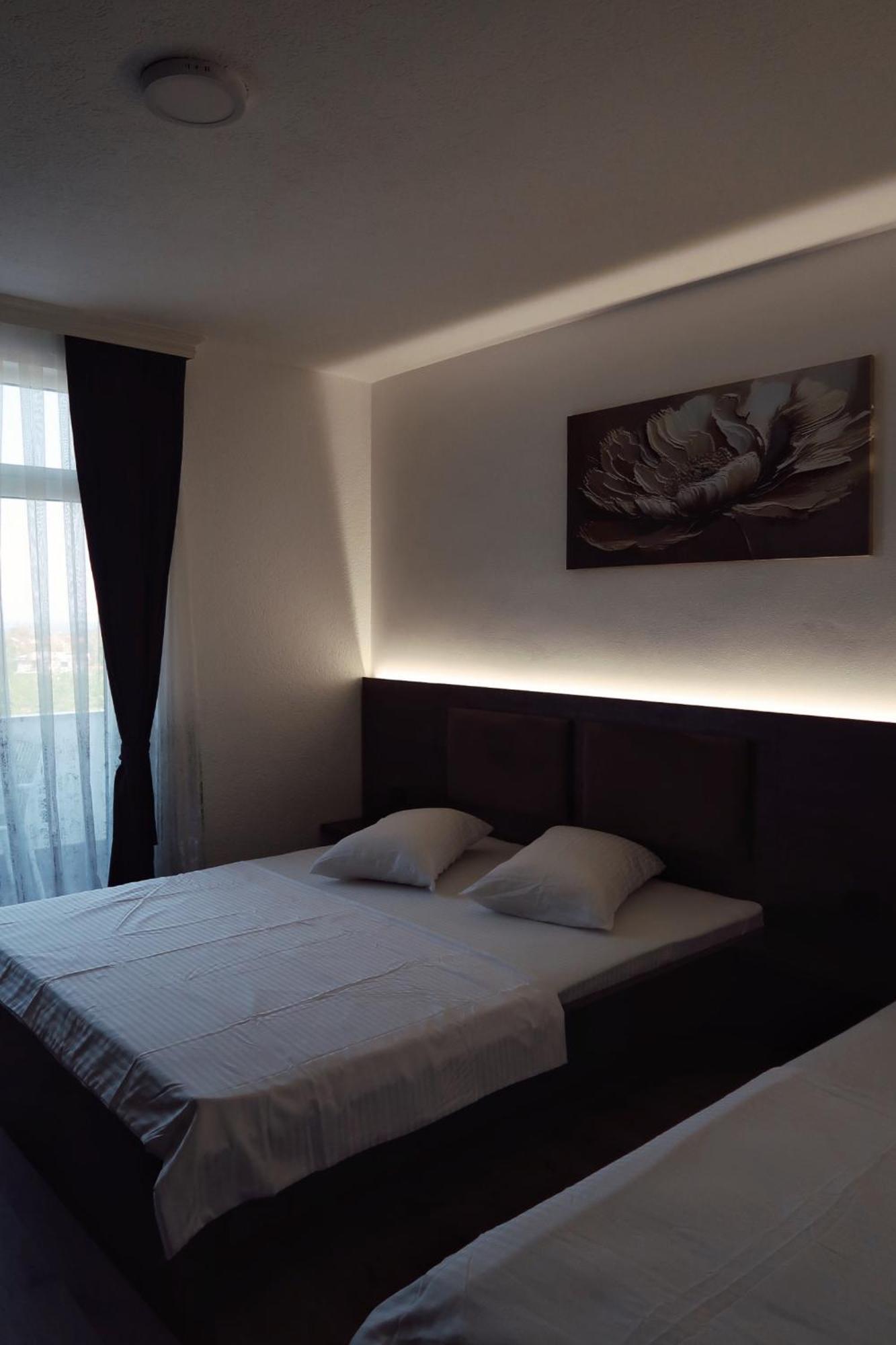 Hotel Antika Печ Екстериор снимка